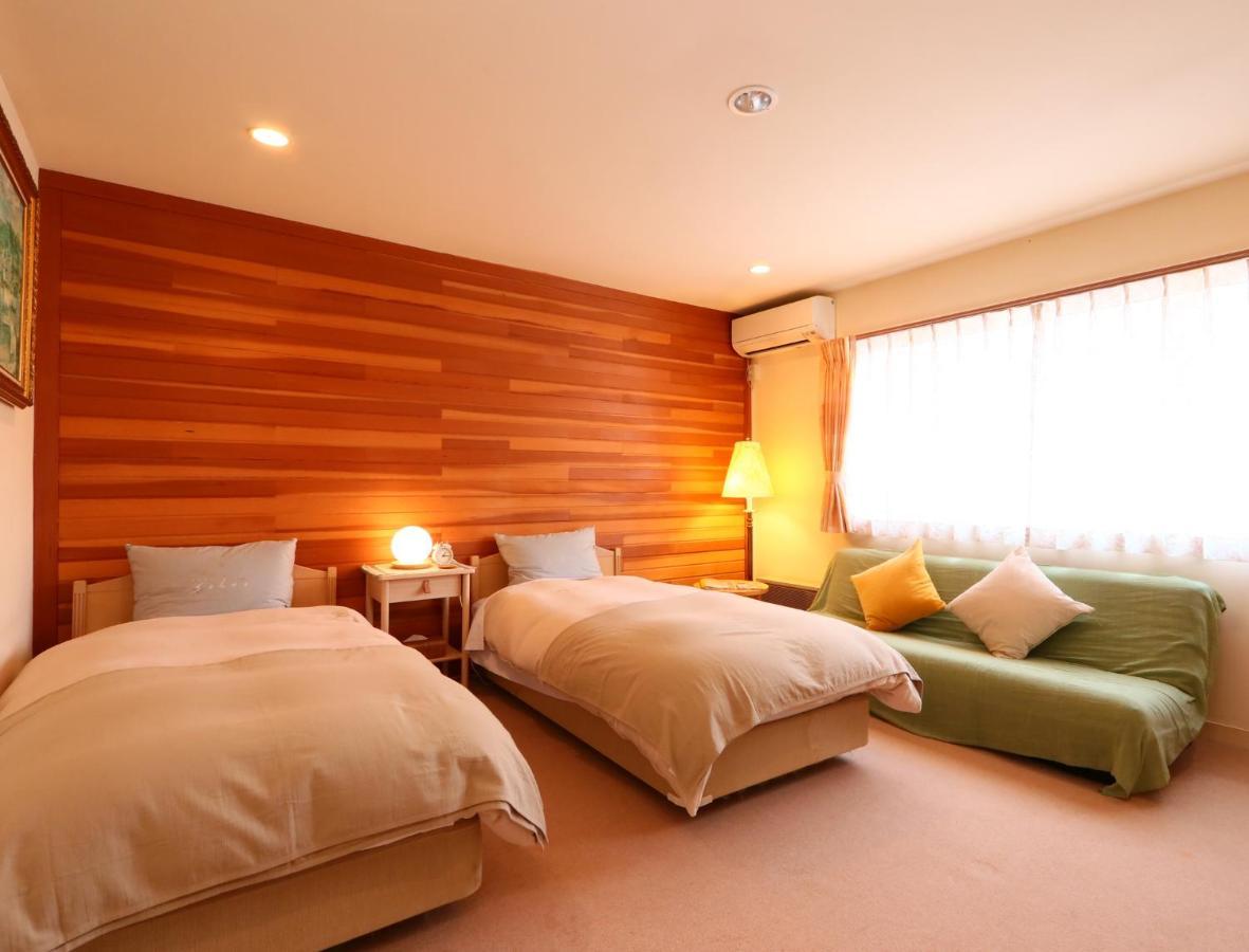 Ryosha Tsukiakari Bed & Breakfast Яманакако Екстериор снимка