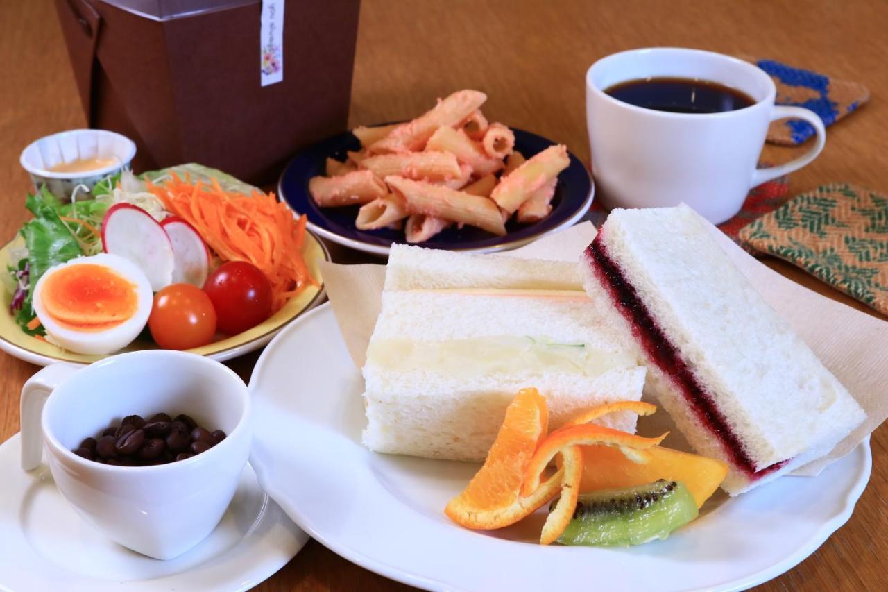 Ryosha Tsukiakari Bed & Breakfast Яманакако Екстериор снимка