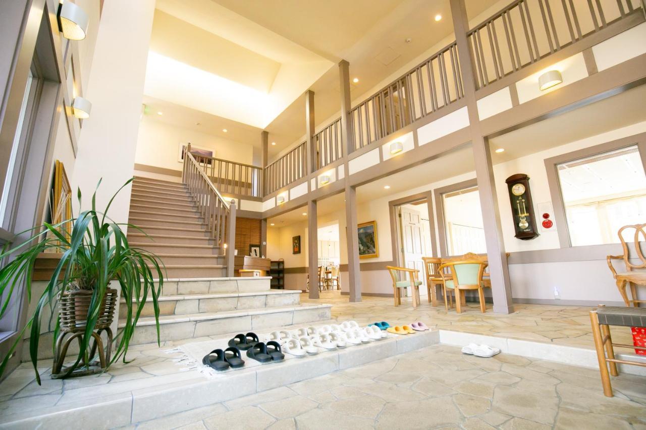 Ryosha Tsukiakari Bed & Breakfast Яманакако Екстериор снимка