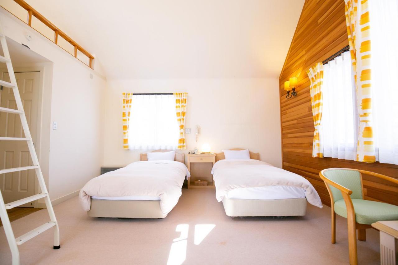 Ryosha Tsukiakari Bed & Breakfast Яманакако Екстериор снимка