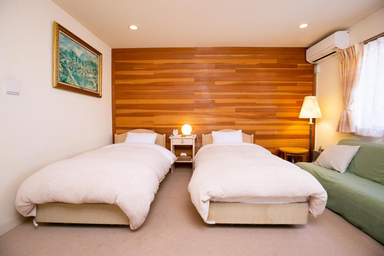 Ryosha Tsukiakari Bed & Breakfast Яманакако Екстериор снимка