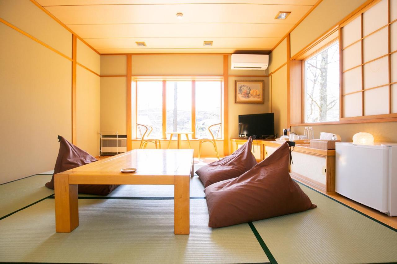 Ryosha Tsukiakari Bed & Breakfast Яманакако Екстериор снимка