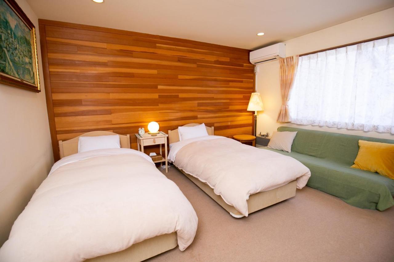 Ryosha Tsukiakari Bed & Breakfast Яманакако Екстериор снимка